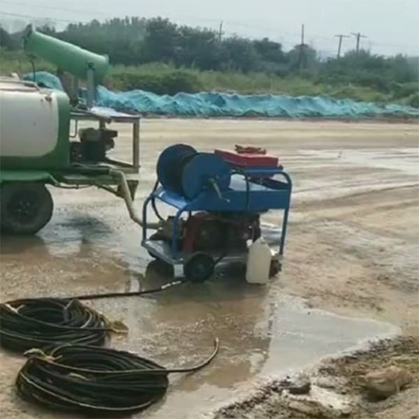 通信管道清洗機(jī)使用現(xiàn)場